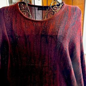 Short sleeve thin sweater brick red and black.